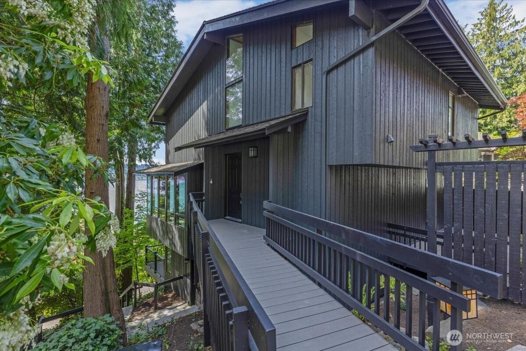 Photo of 16015 Inglewood Road NE, Kenmore, WA 98028 (MLS # 2374718)