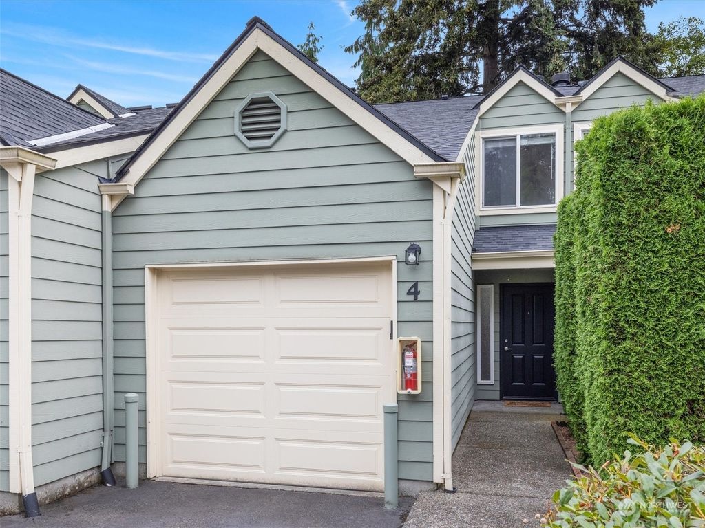 Photo of 451 S 328th Street #4A, Federal Way, WA 98003 (MLS # 2272278)