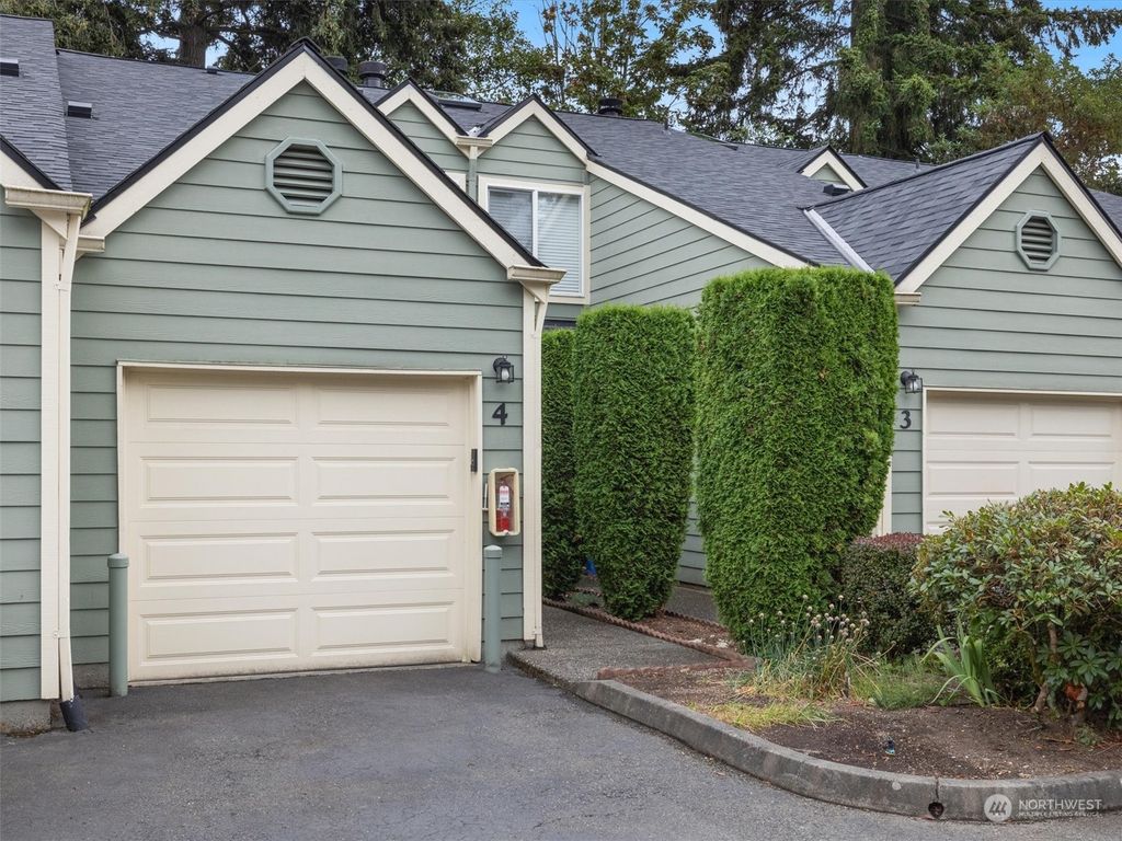 Photo of 451 S 328th Street #4A, Federal Way, WA 98003 (MLS # 2272278)