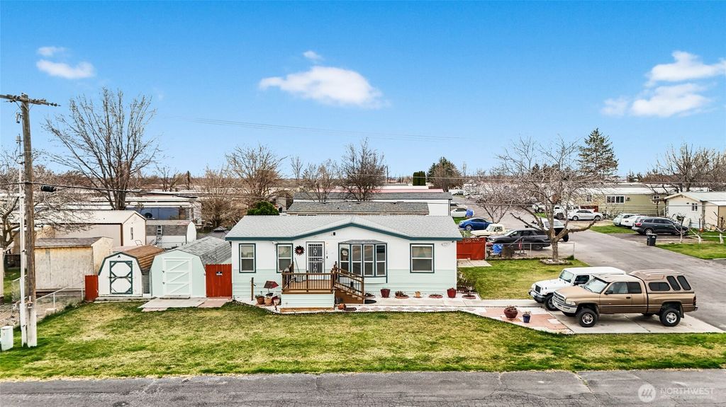 Photo of 3057 Road H NE #21, Moses Lake, WA 98837 (MLS # 2496361)