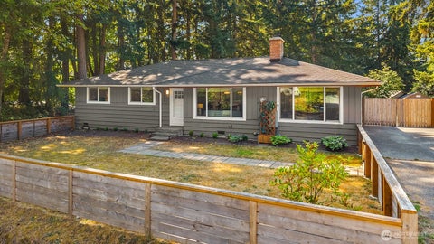 Photo of 14333 165th Place SE, Renton, WA 98059 (MLS # 2571213)