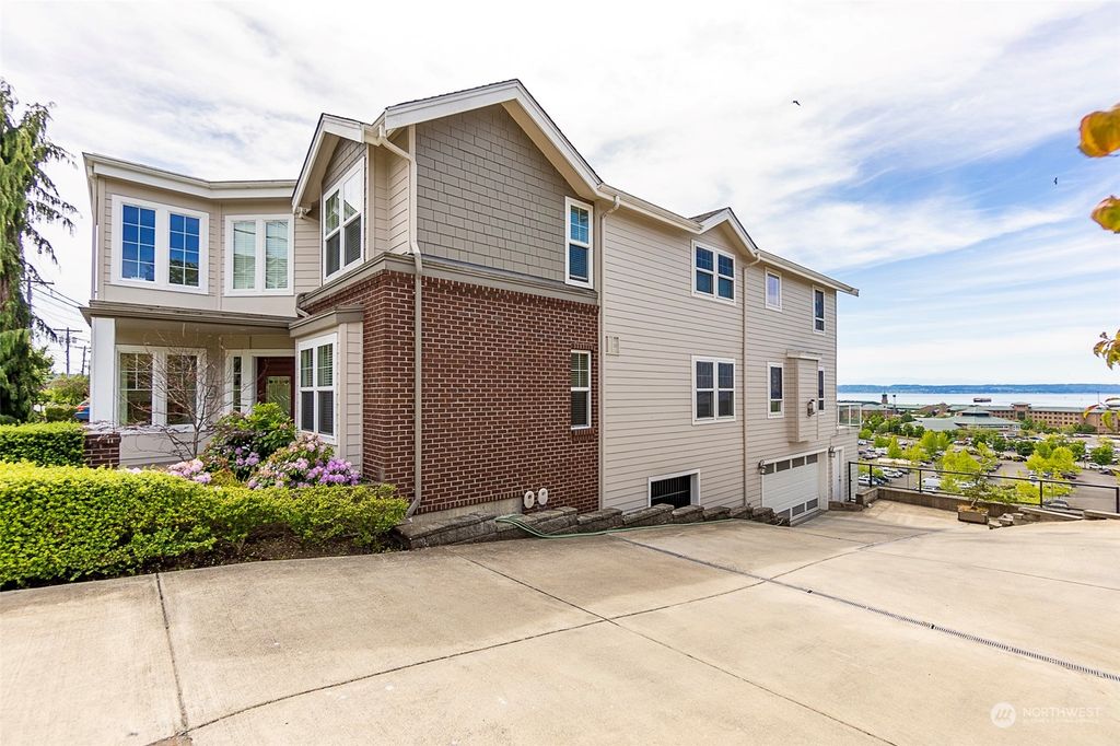 Photo of 1926 Grand Avenue #101, Everett, WA 98201 (MLS # 2101647)