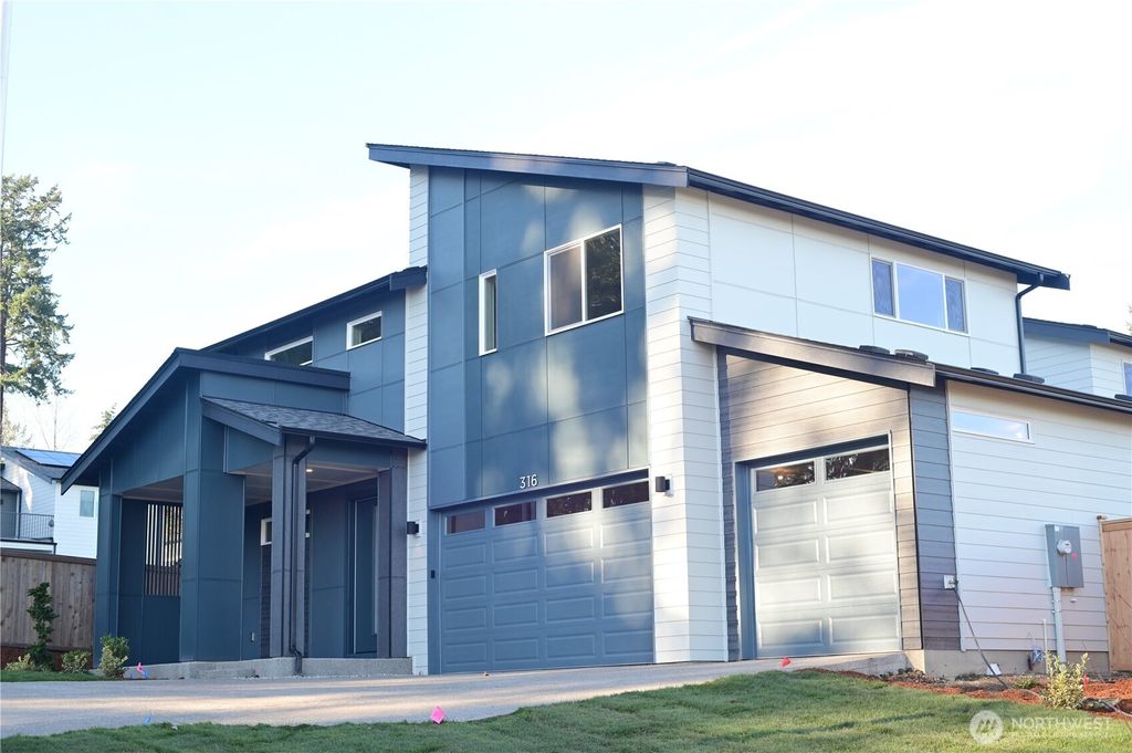 Photo of 316 SW 365th Street #6, Federal Way, WA 98023 (MLS # 2414734)