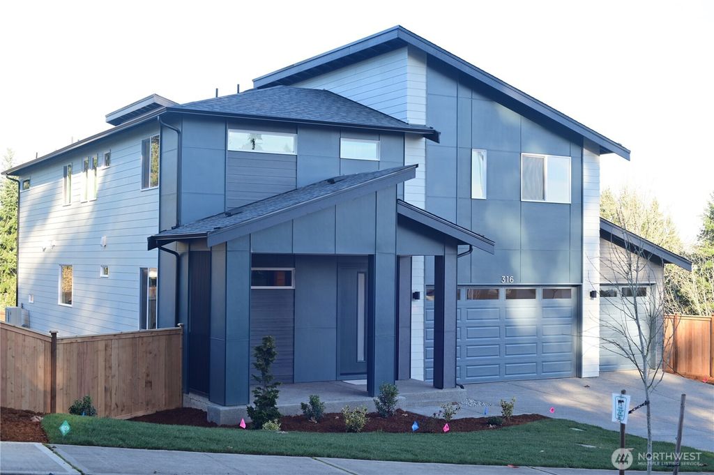 Photo of 316 SW 365th Street #6, Federal Way, WA 98023 (MLS # 2414734)