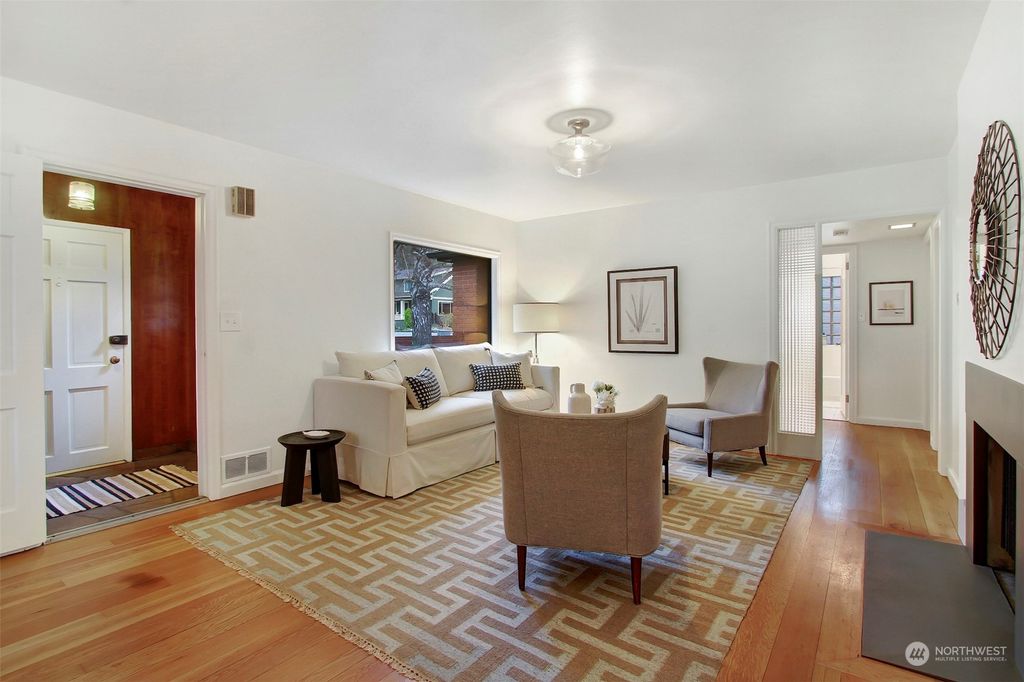 Photo of 3621 NE 110th Street, Seattle, WA 98125 (MLS # 2204991)