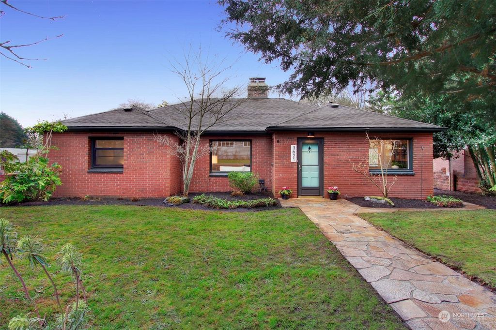 Photo of 3621 NE 110th Street, Seattle, WA 98125 (MLS # 2204991)