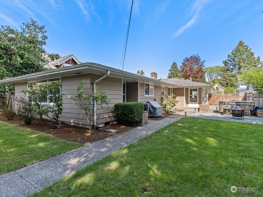 Photo of 409 Avenue D, Snohomish, WA 98290 (MLS # 2065663)