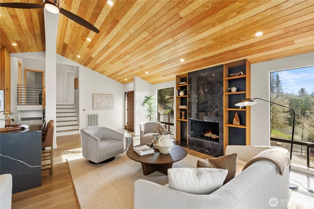 Photo of 7036 NE 161st Street, Kenmore, WA 98028 (MLS # 2483357)