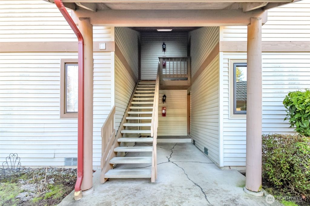 Photo of 17311 119th LN SE J#3 Ln, Renton, WA 98058 (MLS # 2469402)