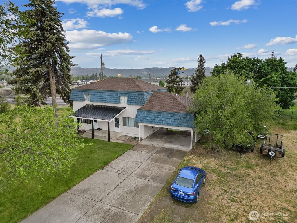 Photo of 1719 N Willow Road, Spokane Valley, WA 99206 (MLS # 2480261)