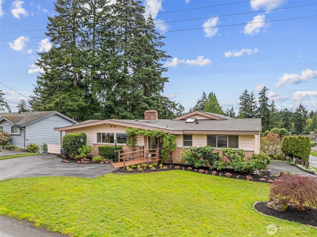 Photo of 5205 SE 125th Avenue, Bellevue, WA 98006 (MLS # 2341540)