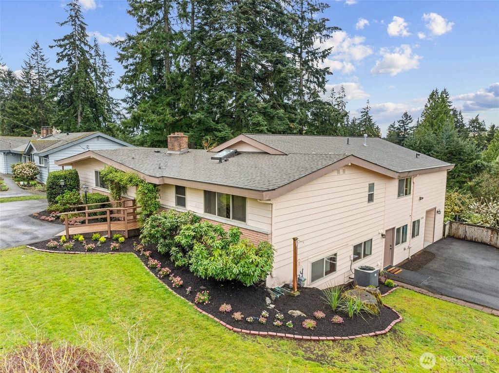 Photo of 5205 SE 125th Avenue, Bellevue, WA 98006 (MLS # 2341540)