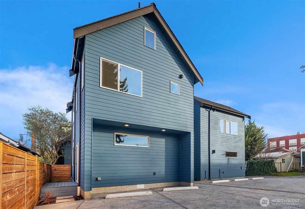 Photo of 1415 Martin Luther King Jr Way, Seattle, WA 98122 (MLS # 2569224)