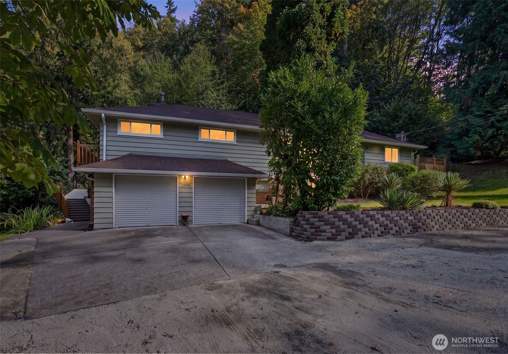 Photo of 19926 40th Place NE, Lake Forest Park, WA 98155 (MLS # 2593166)