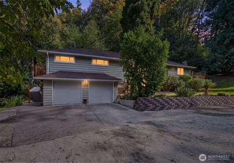 Photo of 19926 40th Place NE, Lake Forest Park, WA 98155 (MLS # 2593166)