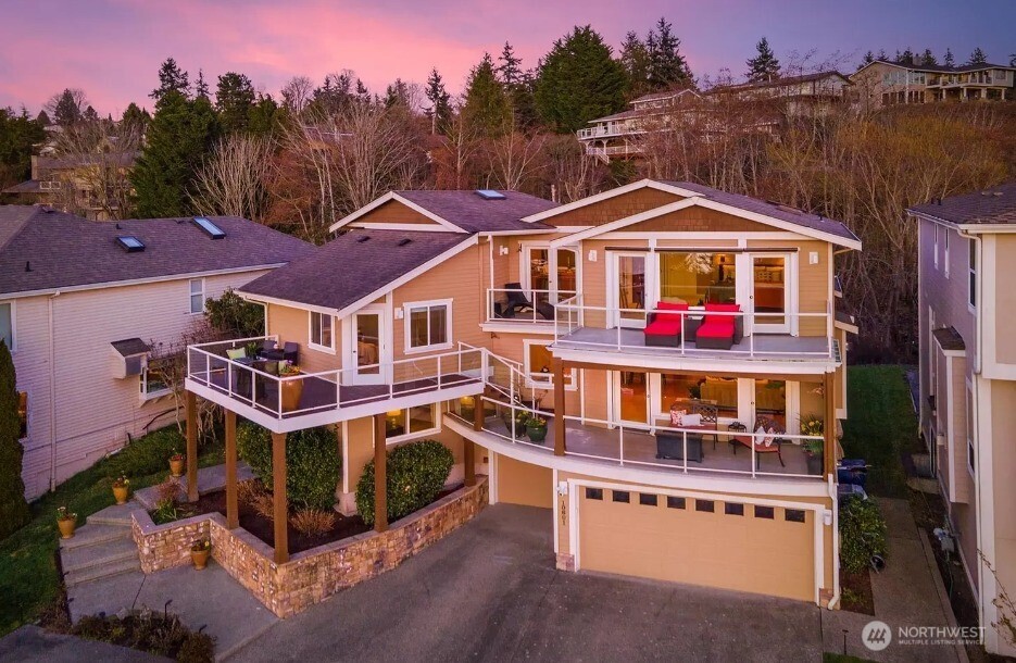 10601 Marine View Drive