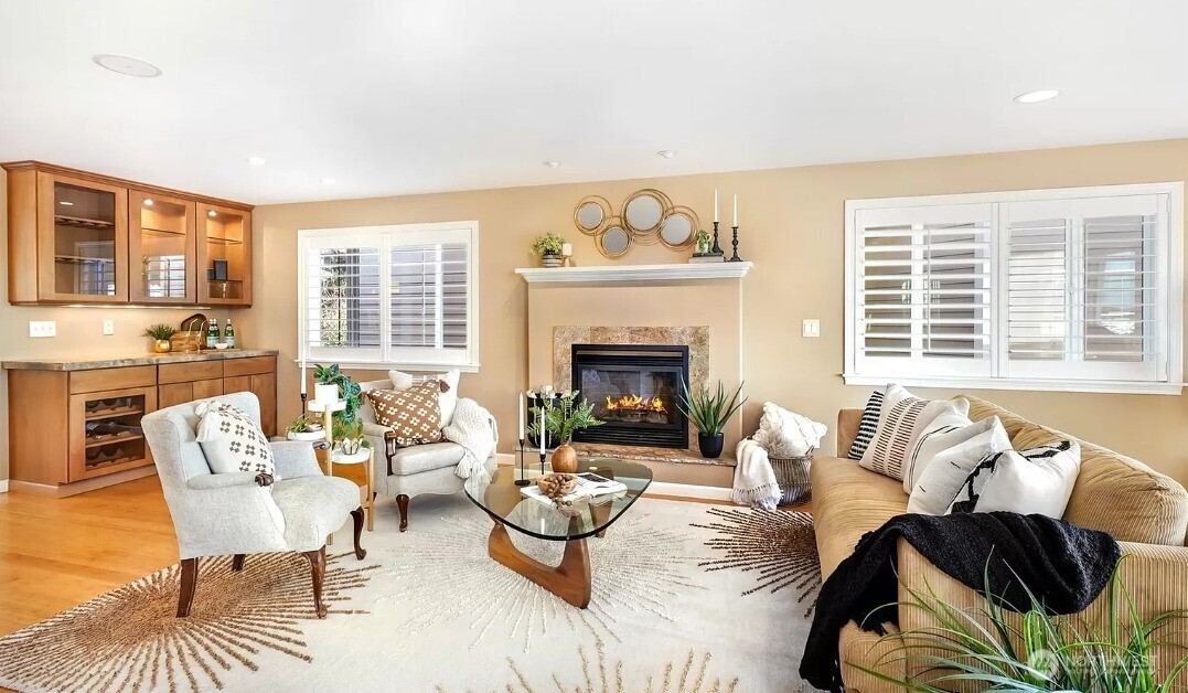 10601 Marine View Drive