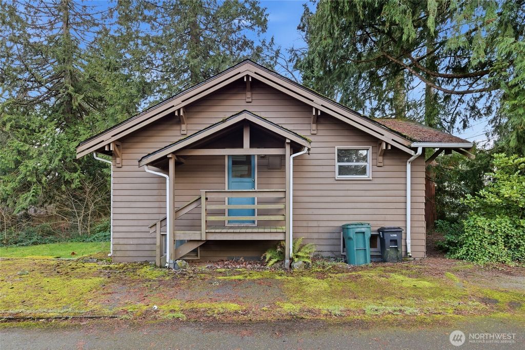 Photo of 11716 16th Avenue NE, Seattle, WA 98125 (MLS # 2482420)