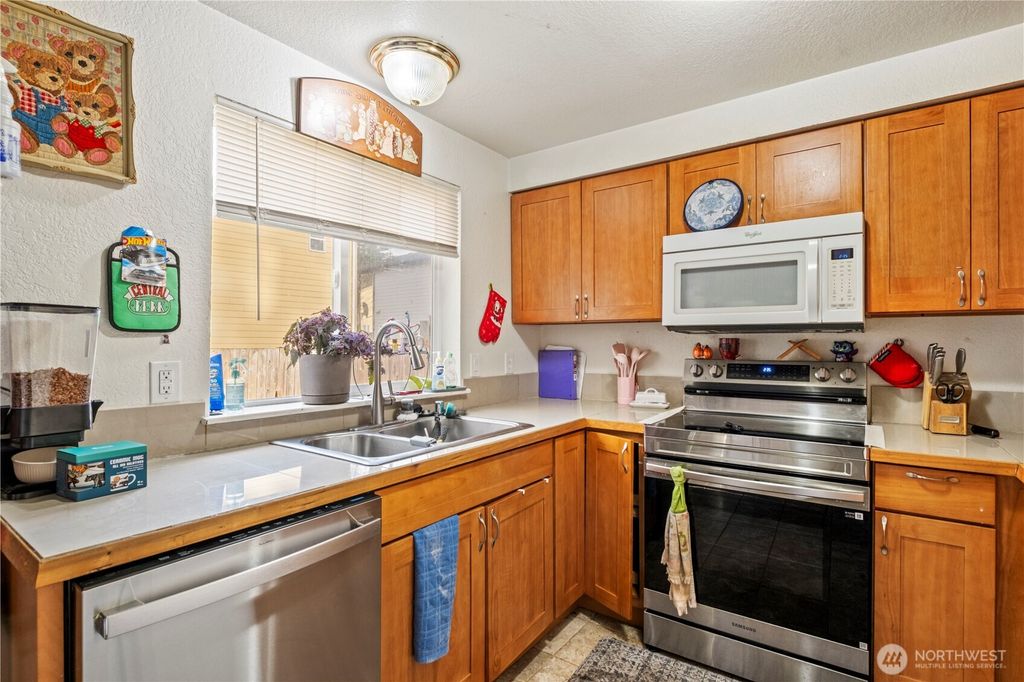 Photo of 10425 Holly Drive, Everett, WA 98204 (MLS # 2469608)