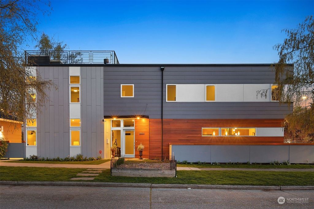 Photo of 2803 E Pike Street, Seattle, WA 98122 (MLS # 2058585)