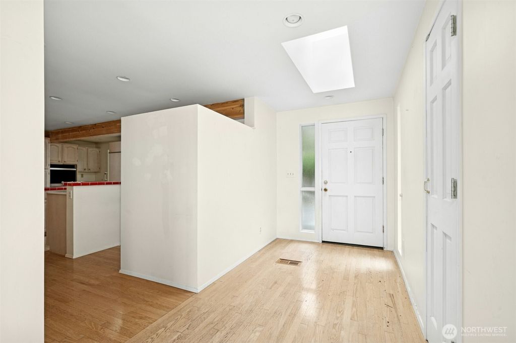 Photo of 6420 NE 129th Place, Kirkland, WA 98034 (MLS # 2465812)