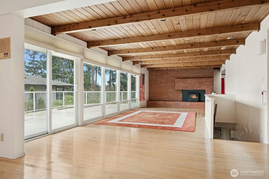 Photo of 6420 NE 129th Place, Kirkland, WA 98034 (MLS # 2465812)