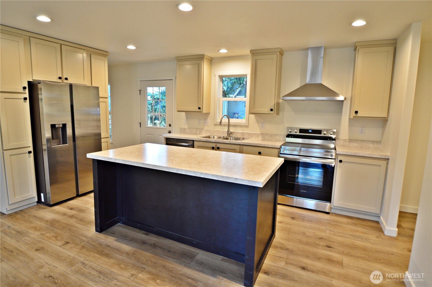 8844 Thuja Avenue SE