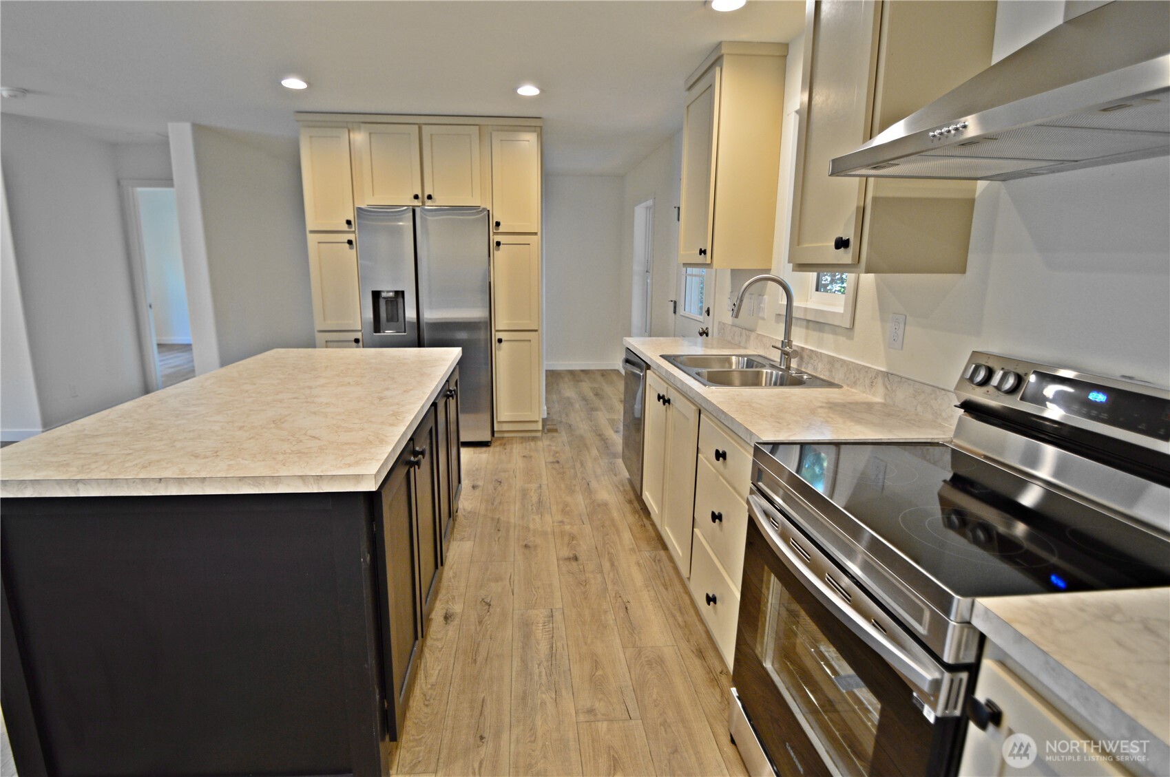 8844 Thuja Avenue SE