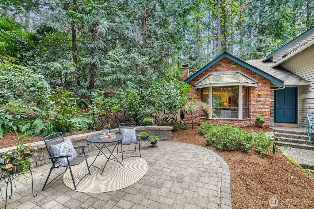 Photo of 20525 NE 68th Street, Redmond, WA 98053 (MLS # 2507891)