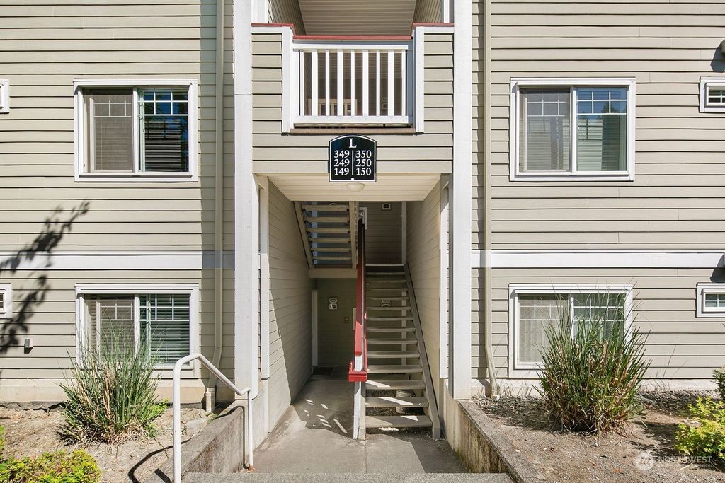 Photo of 18501 SE Newport Way #L349, Issaquah, WA 98027 (MLS # 2140009)