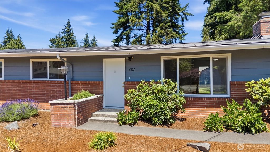 Photo of 4627 192nd St ST SW, Lynnwood, WA 98036 (MLS # 2541979)