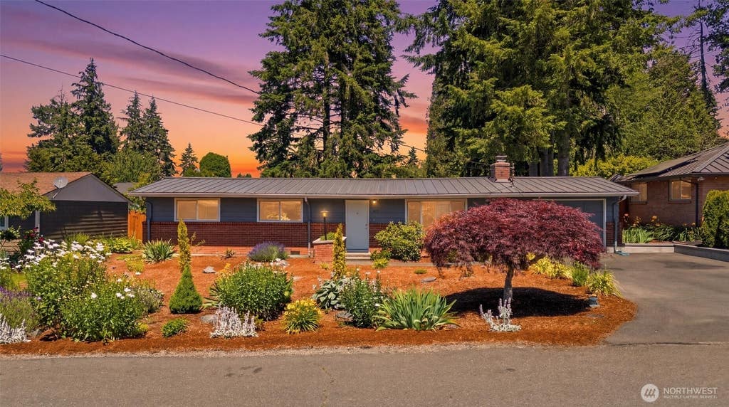 Photo of 4627 192nd St ST SW, Lynnwood, WA 98036 (MLS # 2541979)