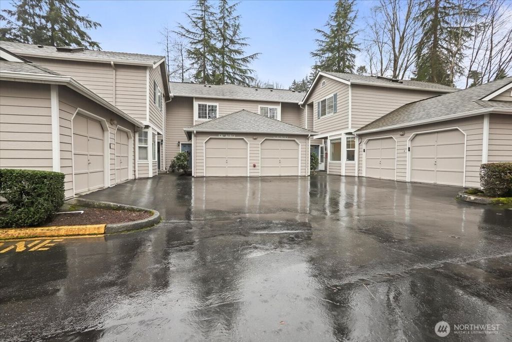 Photo of 7113 171ST LN NE Ln, Kenmore, WA 98028 (MLS # 2331303)