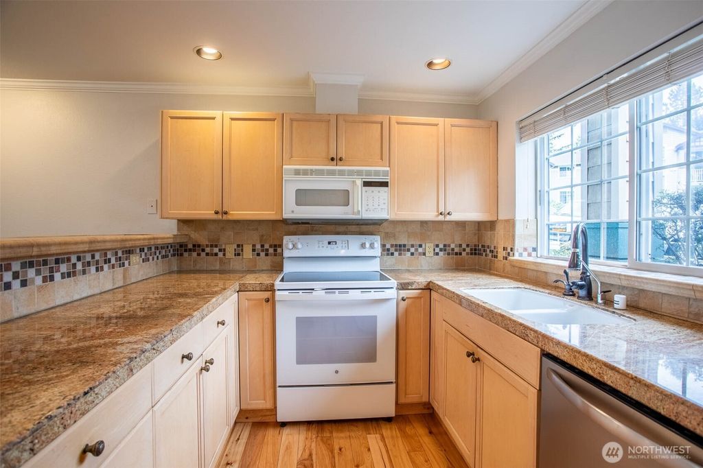 Photo of 25235 SE Klahanie Boulevard SE #P101, Issaquah, WA 98029 (MLS # 2341976)