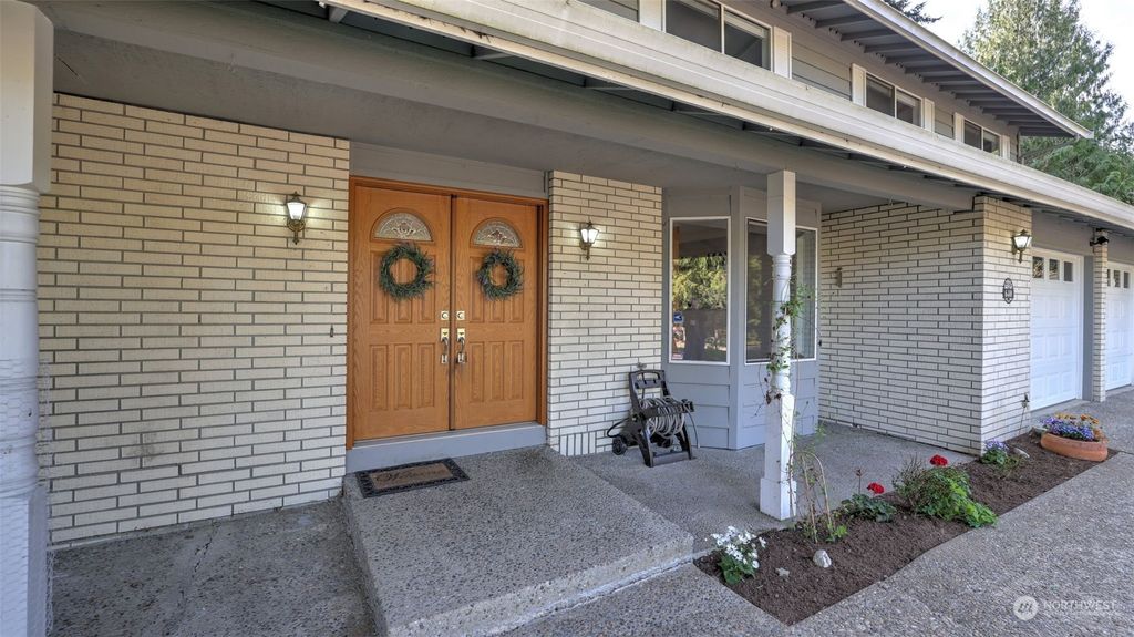 Photo of 640 Kalmia Court NW, Issaquah, WA 98027 (MLS # 2218645)