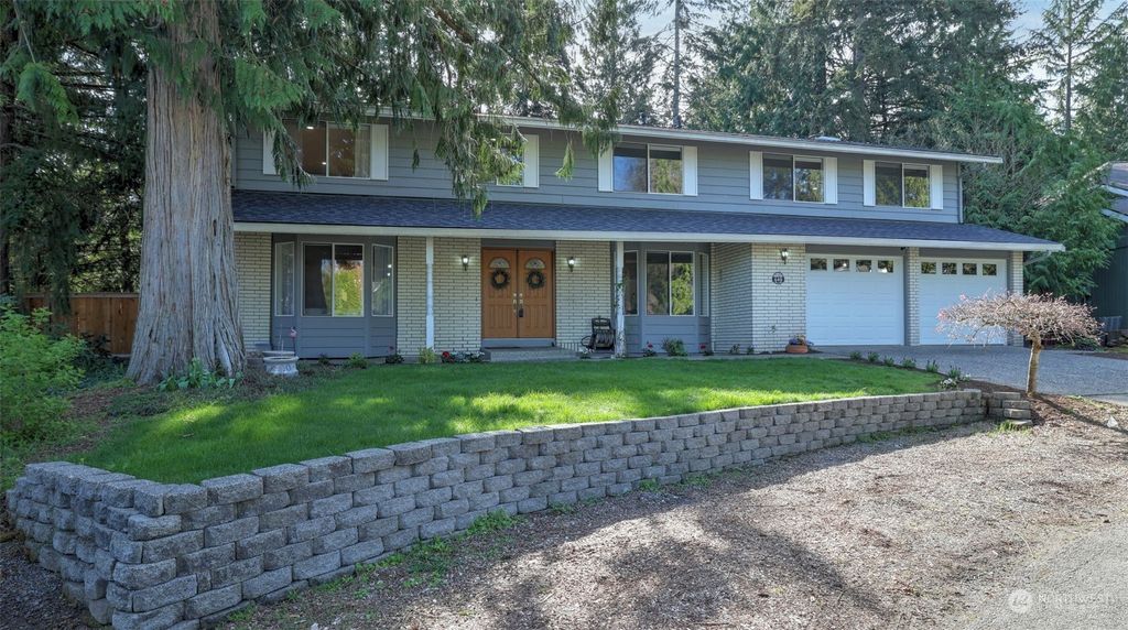 Photo of 640 Kalmia Court NW, Issaquah, WA 98027 (MLS # 2218645)