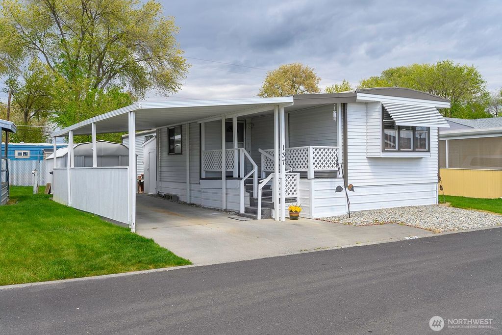 Photo of 2240 W Broadway Ave #137, Moses Lake, WA 98837 (MLS # 2512649)