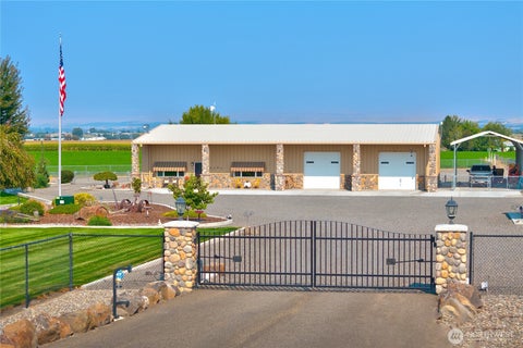 Photo of 2101 Forsell Road, Grandview, WA 98930 (MLS # 2493366)