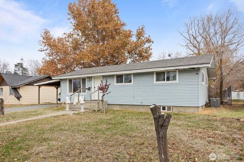 Photo of 1715 N 24th Avenue, Pasco, WA 99301 (MLS # 2459391)