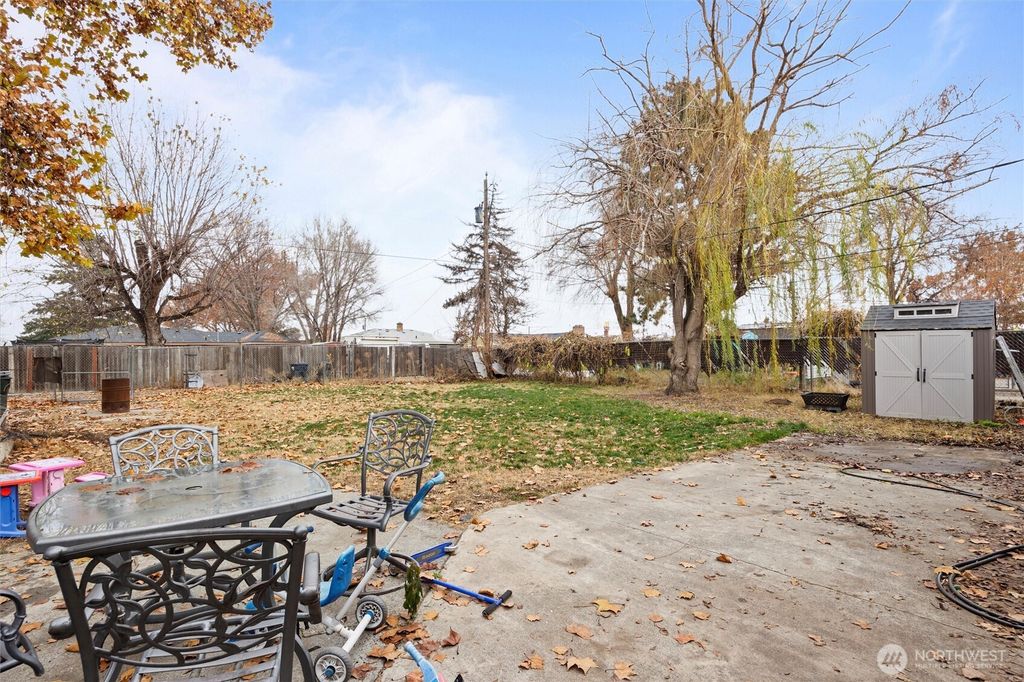 Photo of 1715 N 24th Avenue, Pasco, WA 99301 (MLS # 2459391)