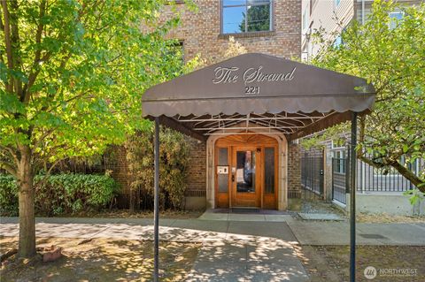 Photo of 221 Belmont Avenue E, Seattle, WA 98102 (MLS # 2441868)