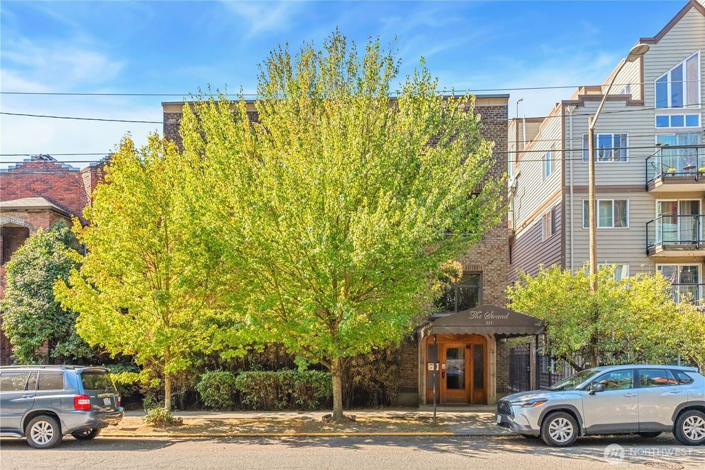 Photo of 221 Belmont Avenue E, Seattle, WA 98102 (MLS # 2441868)