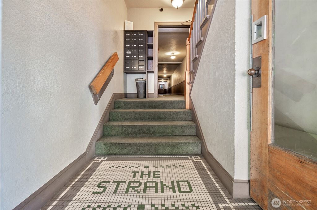 Photo of 221 Belmont Avenue E, Seattle, WA 98102 (MLS # 2441868)