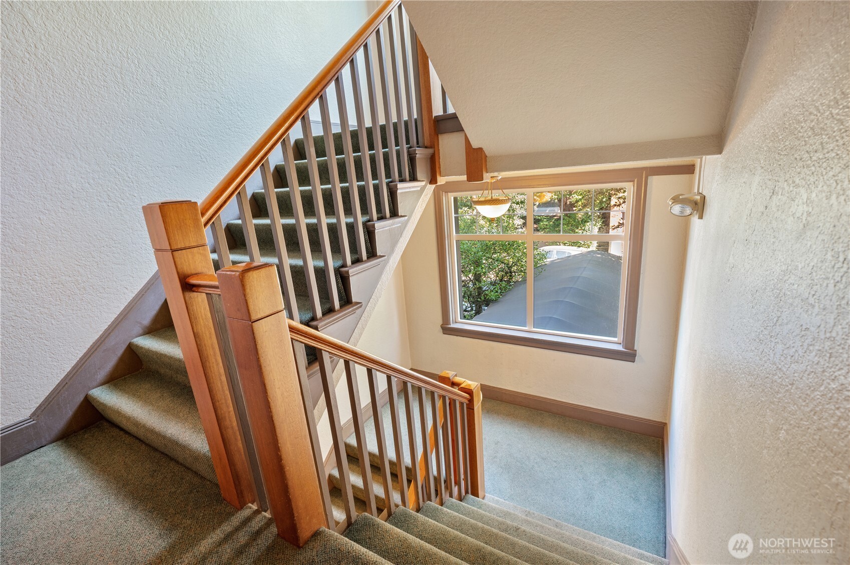 221 Belmont Avenue E