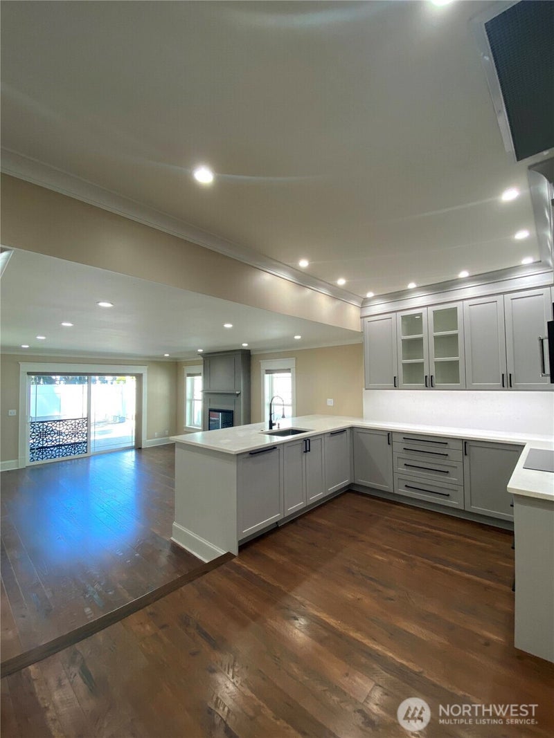 805 E 4th Ave