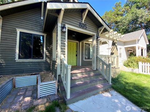 Photo of 805 E 4th Ave AVE, Ellensburg, WA 98926 (MLS # 2574273)