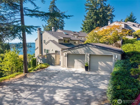 Photo of 4815 102nd Lane NE, Kirkland, WA 98033 (MLS # 2589795)