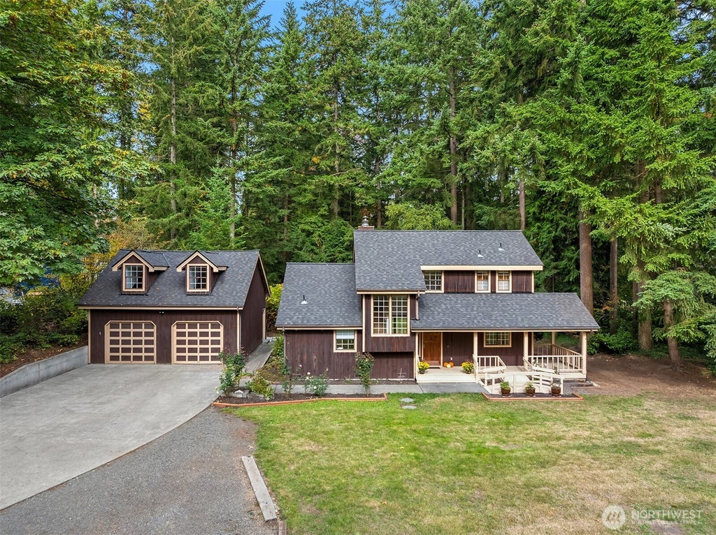 Photo of 131 137th Street SW, Everett, WA 98208 (MLS # 2594649)