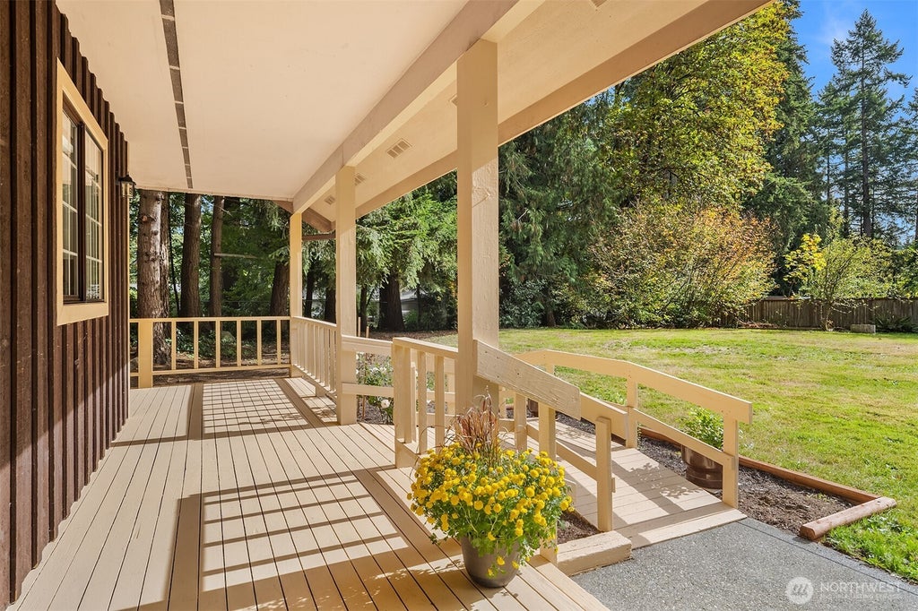 Photo of 131 137th Street SW, Everett, WA 98208 (MLS # 2594649)