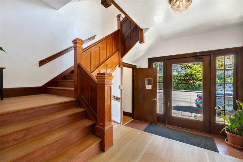 4725 15th Avenue NE 17